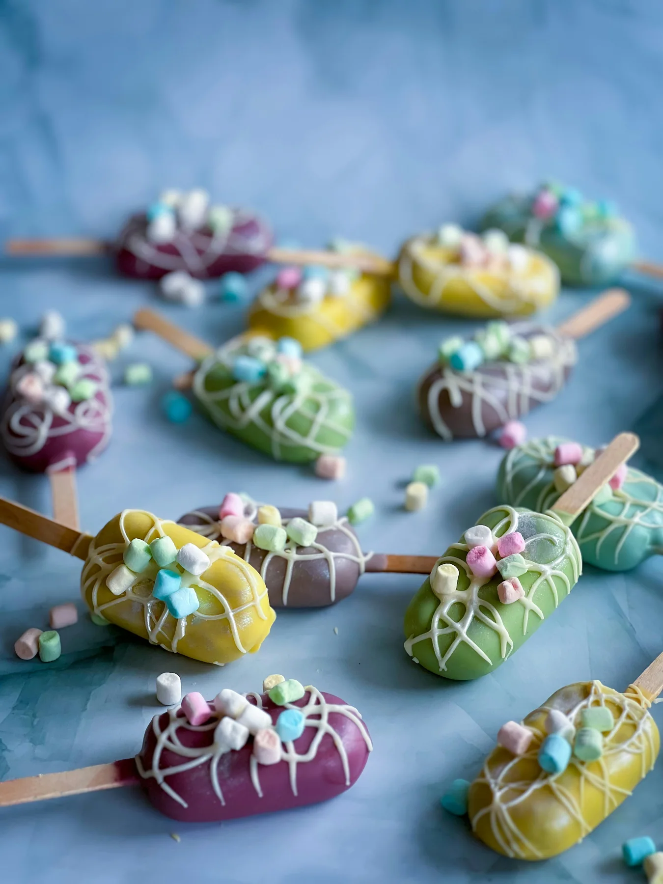 Colorful decorated cakecicles